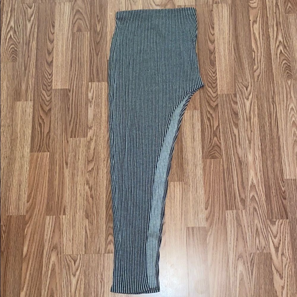 Akira Asymmetrical skirt ribbed + stretch